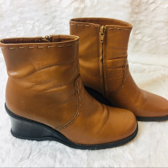 Gianni Bini Shoes - Gianni Bini tan leather ankle boot size 8